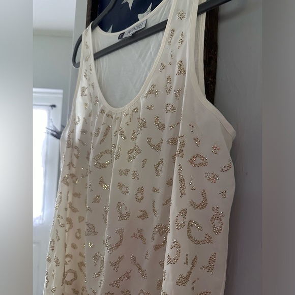 Jennifer Lopez gold beaded top - Picture 4 of 5